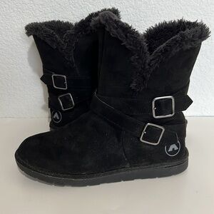 Airwalk Black Faux Suede Faux Fur Lined Slip On Boots Silver Double Side Buckles